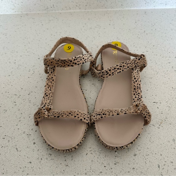New Restricted Faux Fur Animal Print Sport Flat Sandals Comfortable Snap Close 9 - Picture 3 of 7